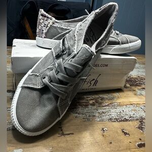 NWT Blowfish Charcoal Grey Fruit Slip-On Canvas Sneakers